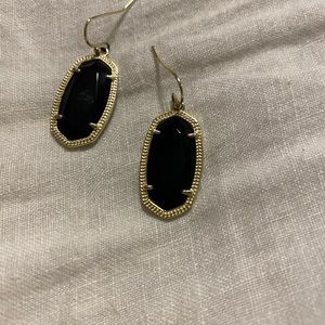 Black medium sized Kendra Scott earrings!!
